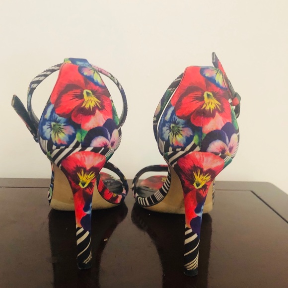 High Heel shoes - Picture 3 of 5